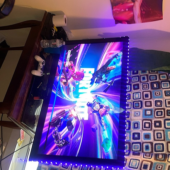 2 smart TVs for $2000laptopsiphone7iced out watch’s 24k